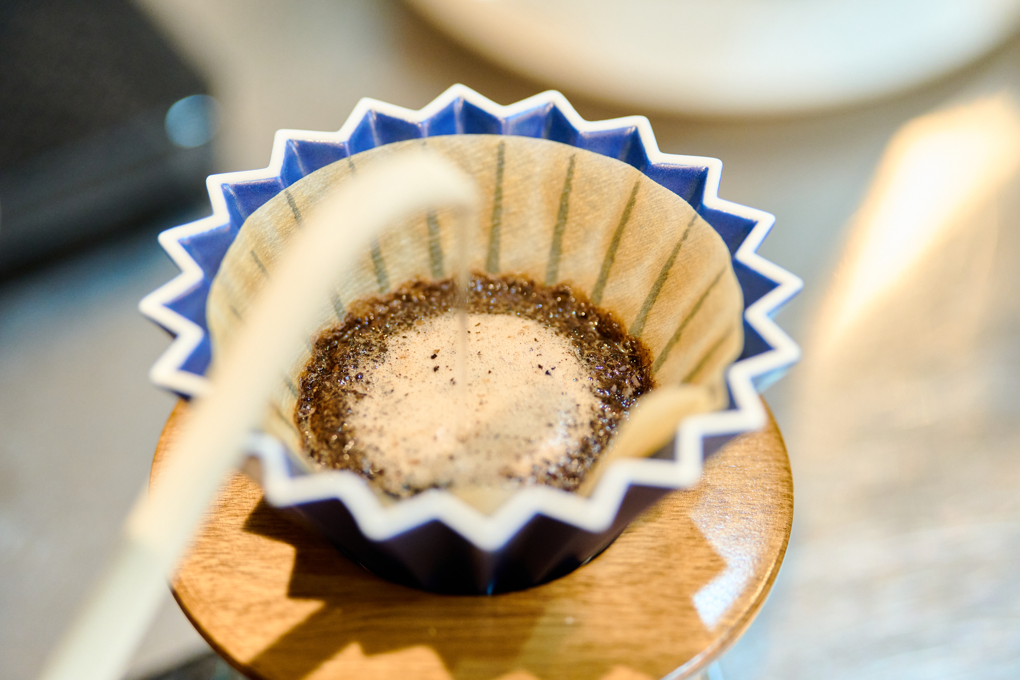静かな空間でハンドドリップしたスペシャリティコーヒーを楽しむ場所
