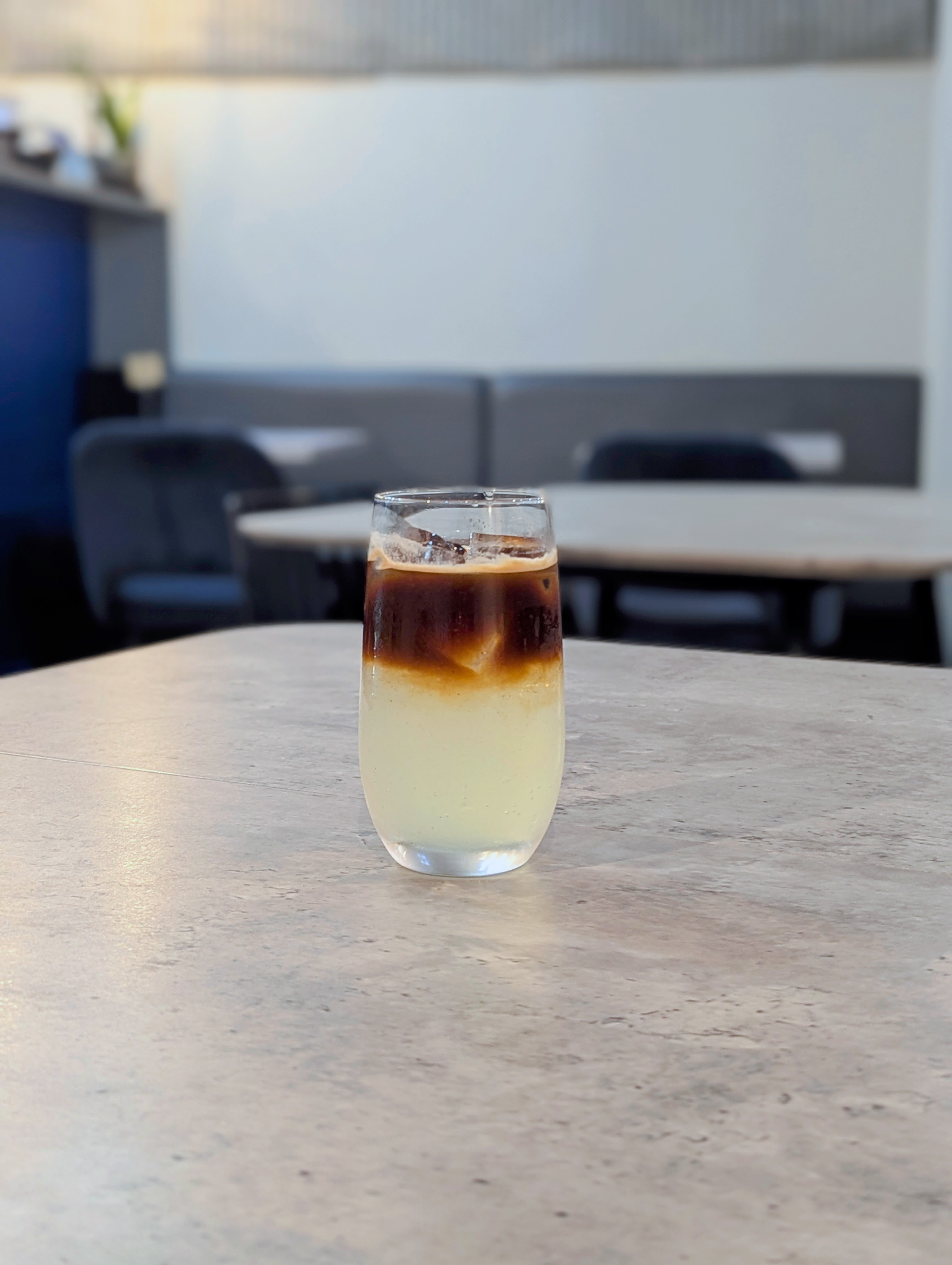 お洒落なカフェの空間で味わう